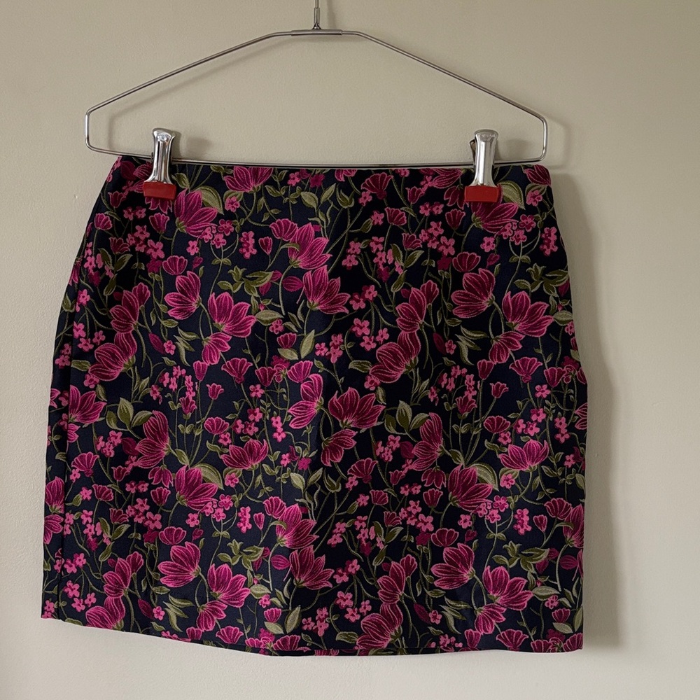 En Saison Black Mini Skirt with Pink Floral Design